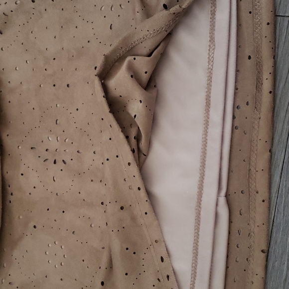 Faux suede Tan mini skirt - Picture 4 of 4